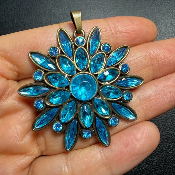 Fashion Jewelry Jewelry - Vintage Style Blue Crystal Star Snowflake Sunburst Pendant